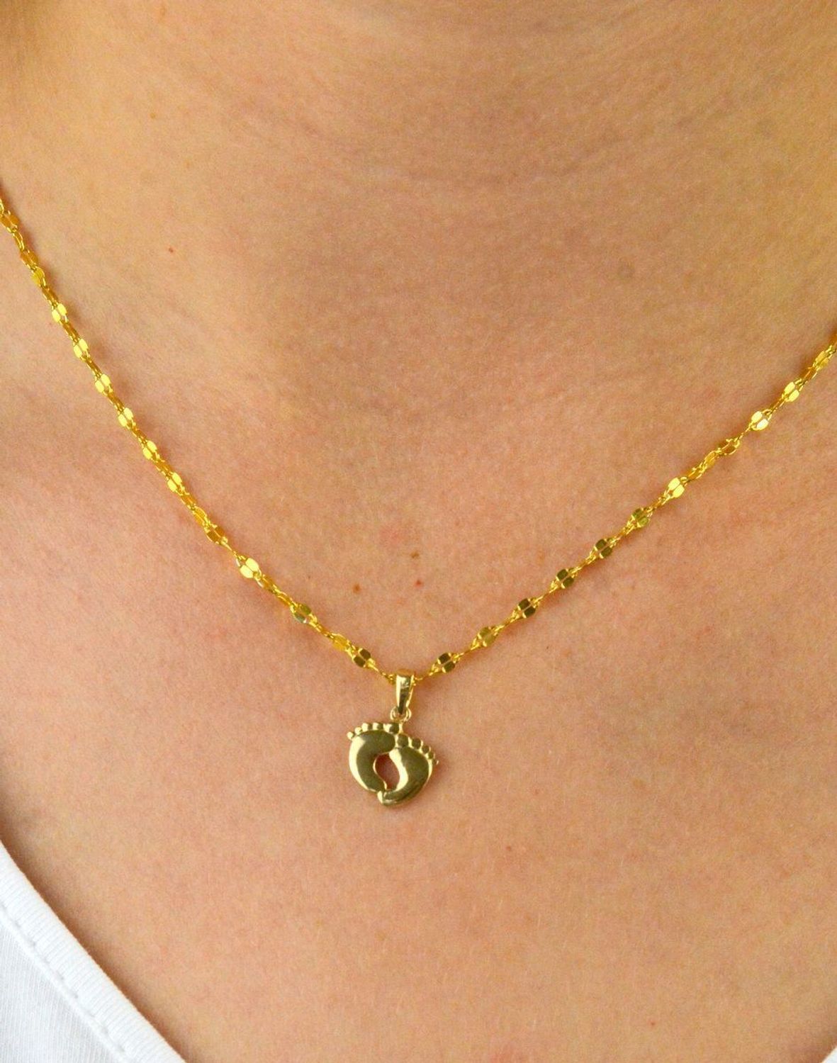 Złota zawieszka stópki dziecka ZA 6198B. Złota zawieszka. Złota zawieszka stópki dziecka. Złota zawieszka idealna na prezent. Złota zawieszka stópki dziecka jako prezent dla mamy, dziecka..jpg